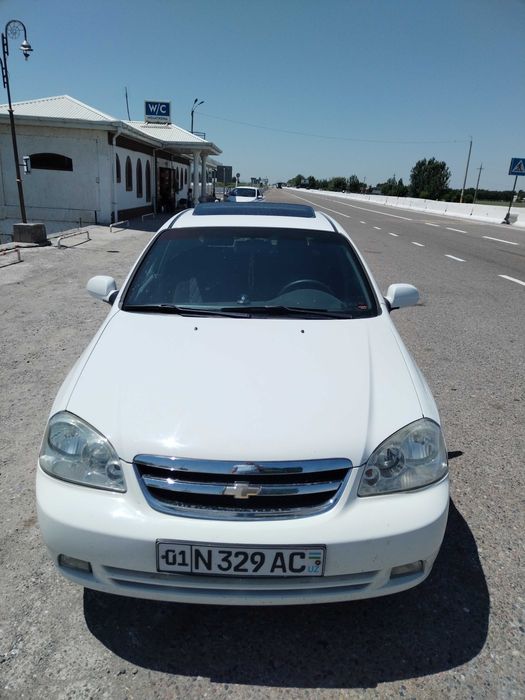Срочна сотилади Lacetti 1.6