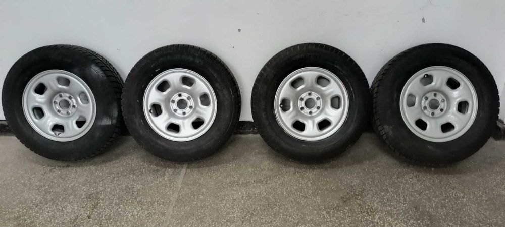 Гуми с джанти 235-70-16