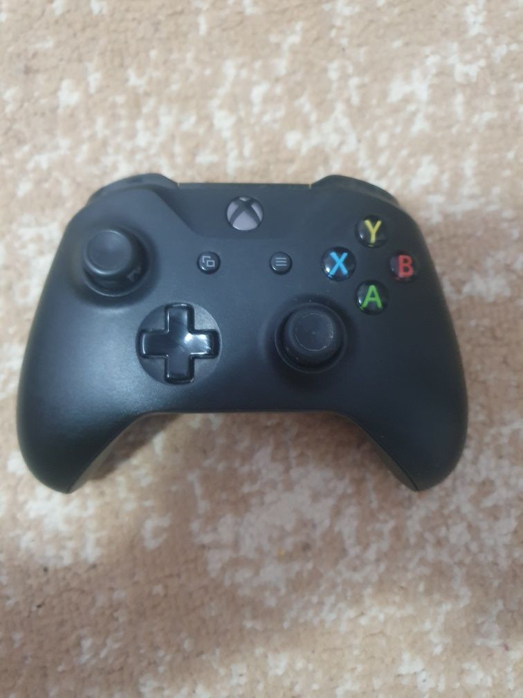 Vând xbox one x 1T