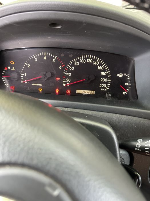 тоиота корола версо 2004 д4д 2000 куб