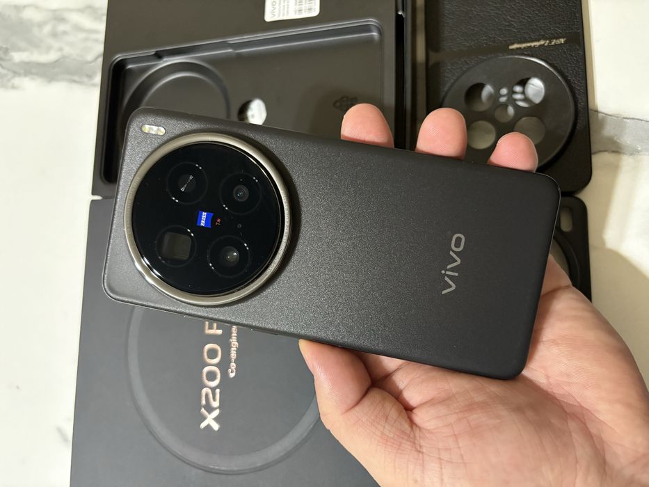 Vivo x200 pro 512Gb ram 16Gb