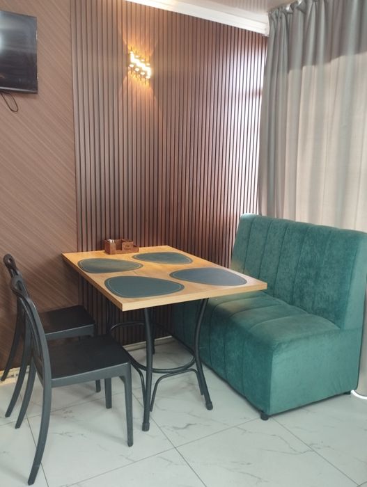 Продается стол, диван