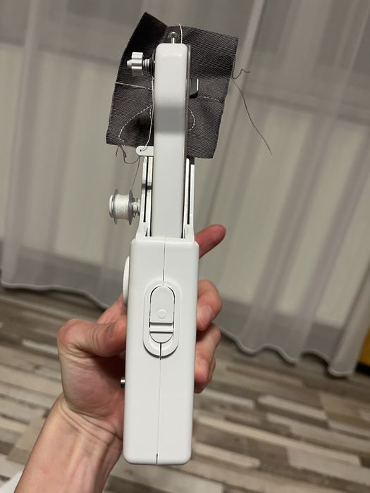 Mini masina de cusut portabila-The handheld sewing machine,cu baterii