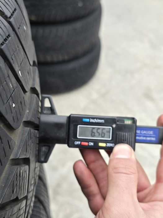 4 Броя 235/65/17 Pirelli 2x6,5mm 2x4mm