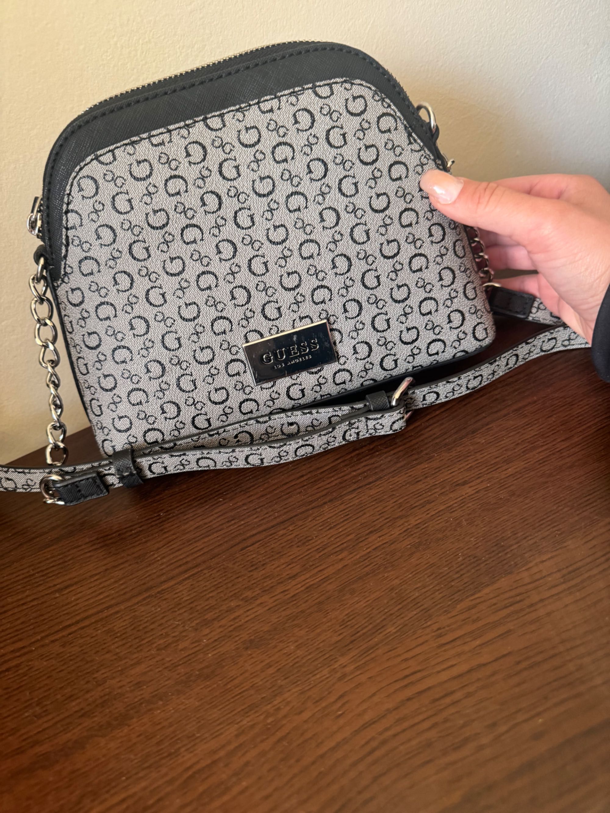 Малка чанта Guess