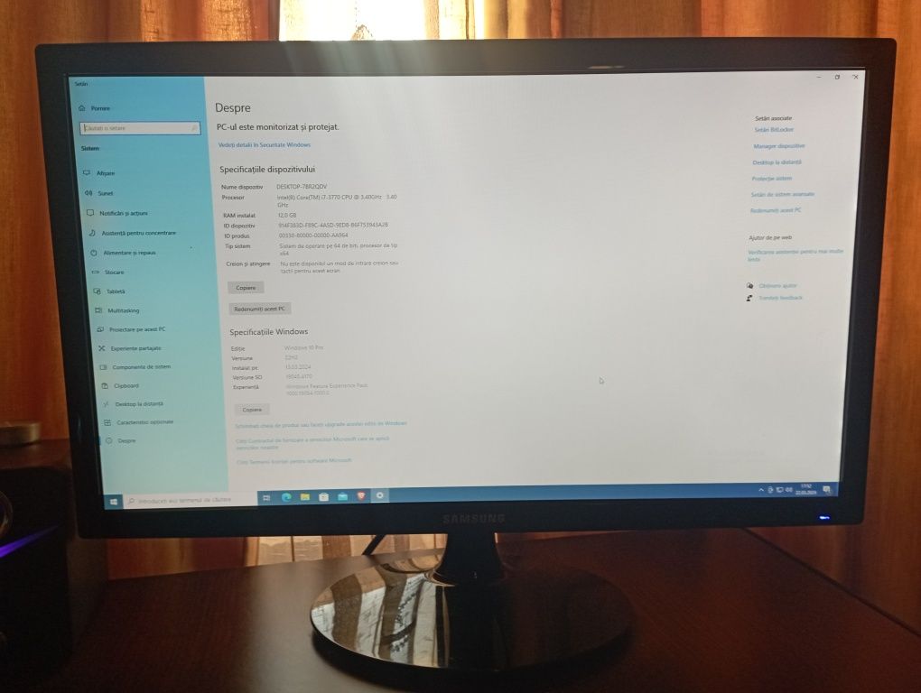 Vând Sistem Desktop cu monitor, mouse, tastatura și boxe