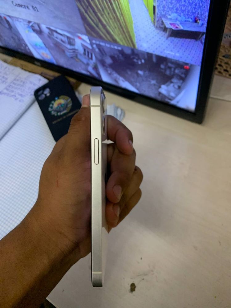 IPhone 12 karobka dakument bor . 64 lik 79 %  yomku 1xda hiraroq oladi