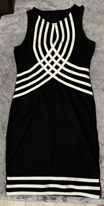 Черна дамска рокля