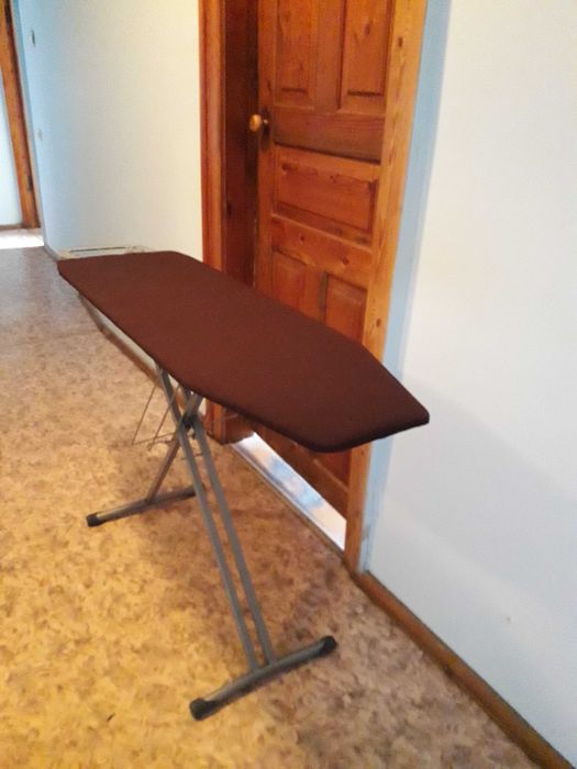 гладильная доска 5 штук, утюги 2 шт, чехлы новые