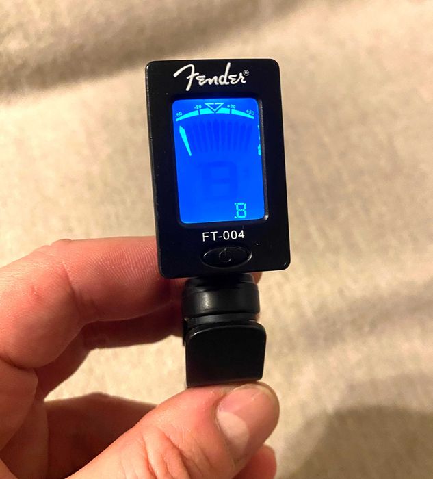 Aparat acordaj chitara Fender FT-004 tuner clip-on cromatic