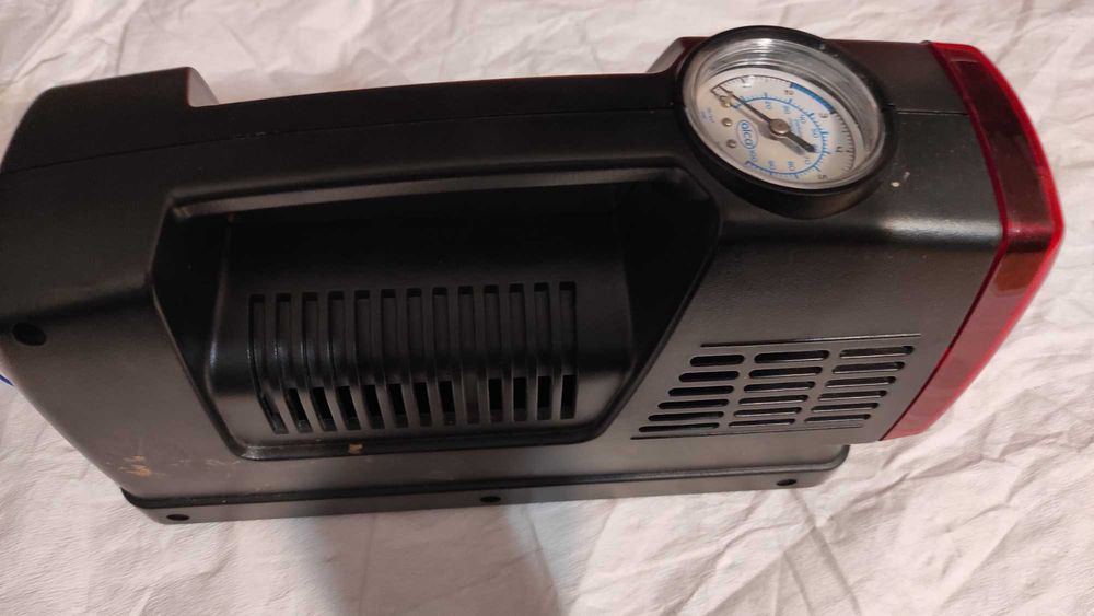 compresor auto cu iluminare si manometru butoane on off