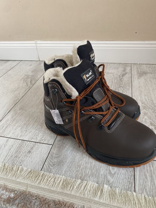 продаю. робочи ботинки.