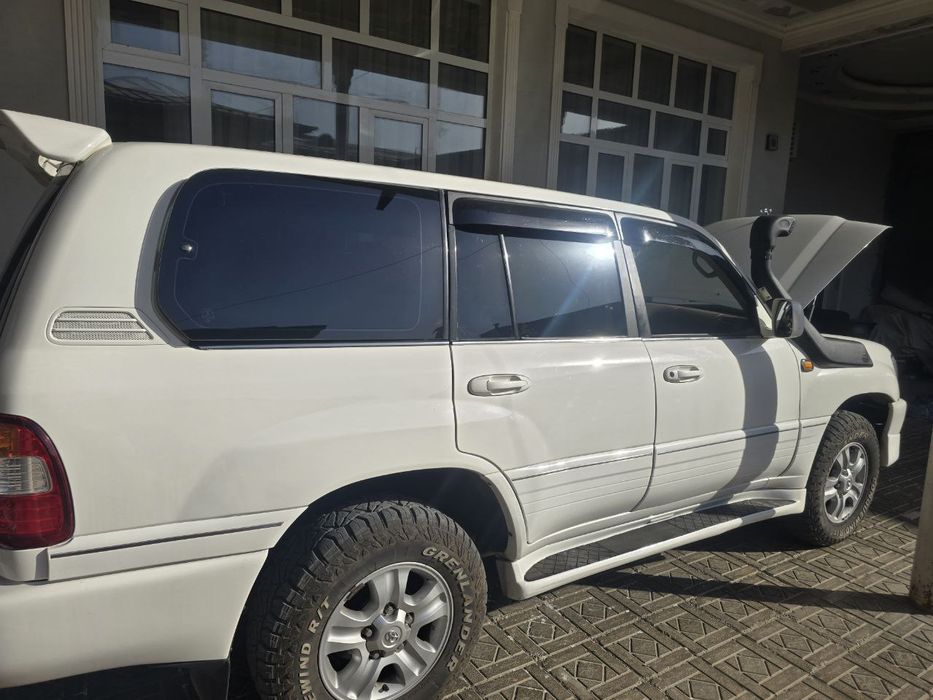 Toyota land cruiser 100