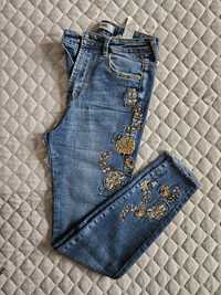 Pantaloni Stradivarius S cu broderie