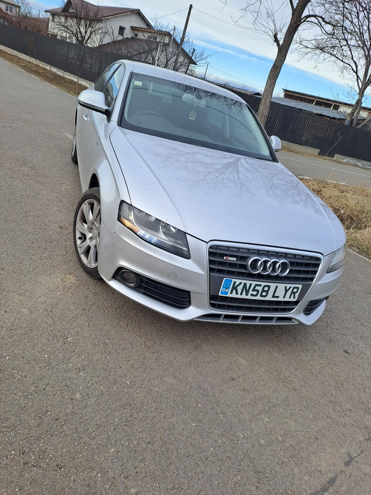 Dezmembrez Audi A4 B8 2.0 TDI CAGA 143 CP