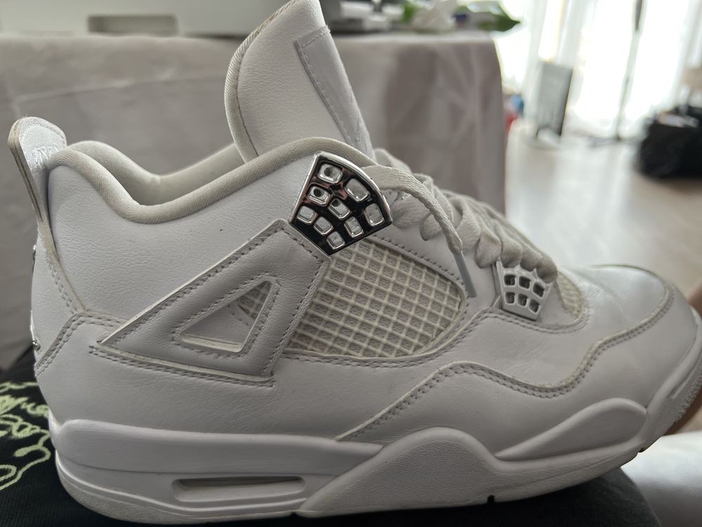 Vând jordan retro 4