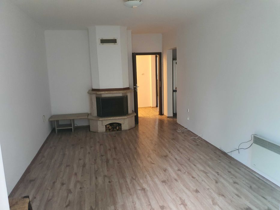 Частно лице продава тристаен без посредник и комисионна.