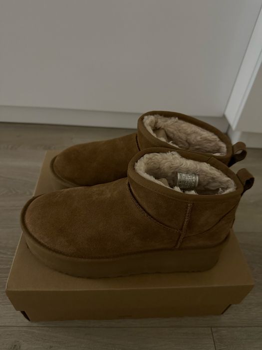Vand UGG scurte