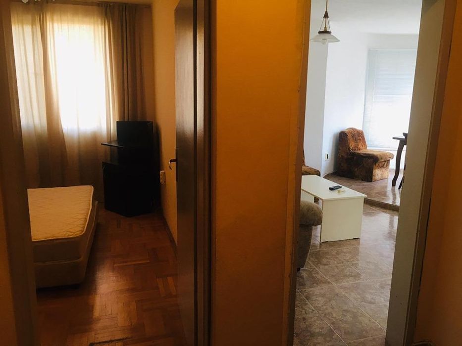 Дава се под наем Двустаен апартамент в Бургас, Възраждане - 55 кв.м за 331.5 € - Снимка #2