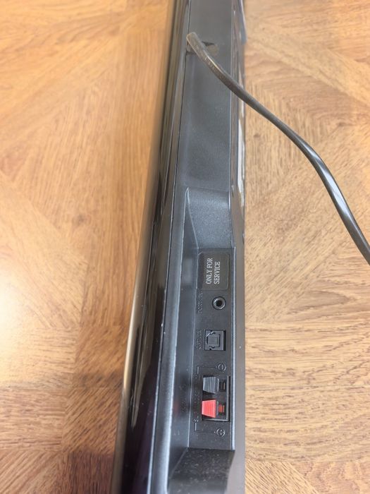 Саундбар LG NB2540 с активен субуфер и дистанционно управление.