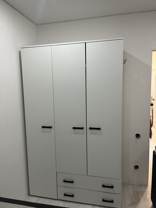 Продам Шкаф для спальни.