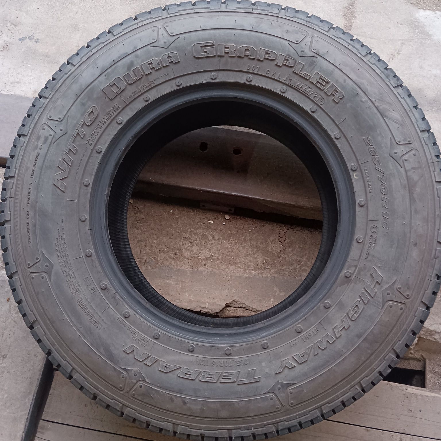 Продам Шины 265/70R16 Nitto.
