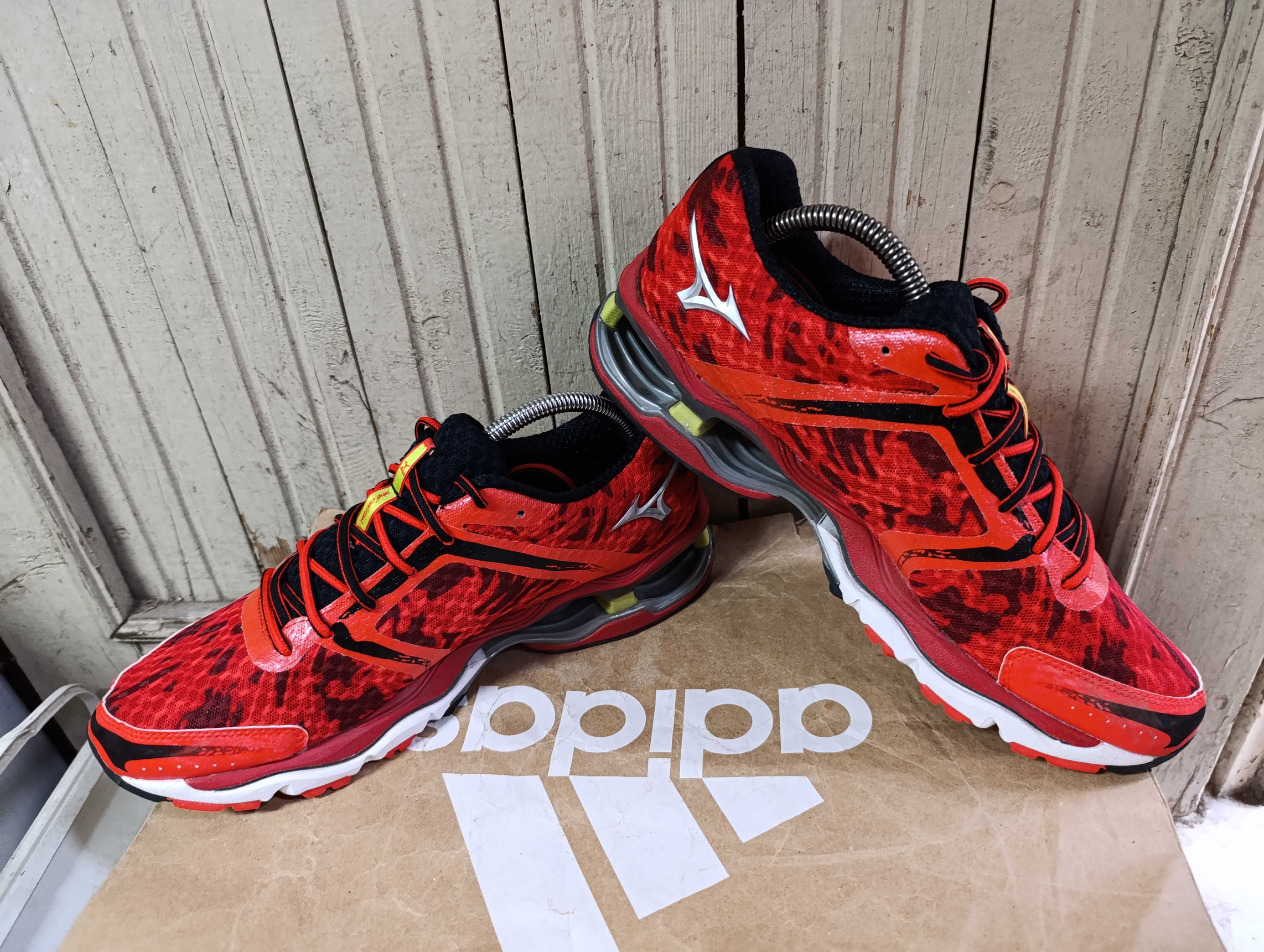 ''Mizuno Wave Creation 15''оригинални маратонки 44 номер