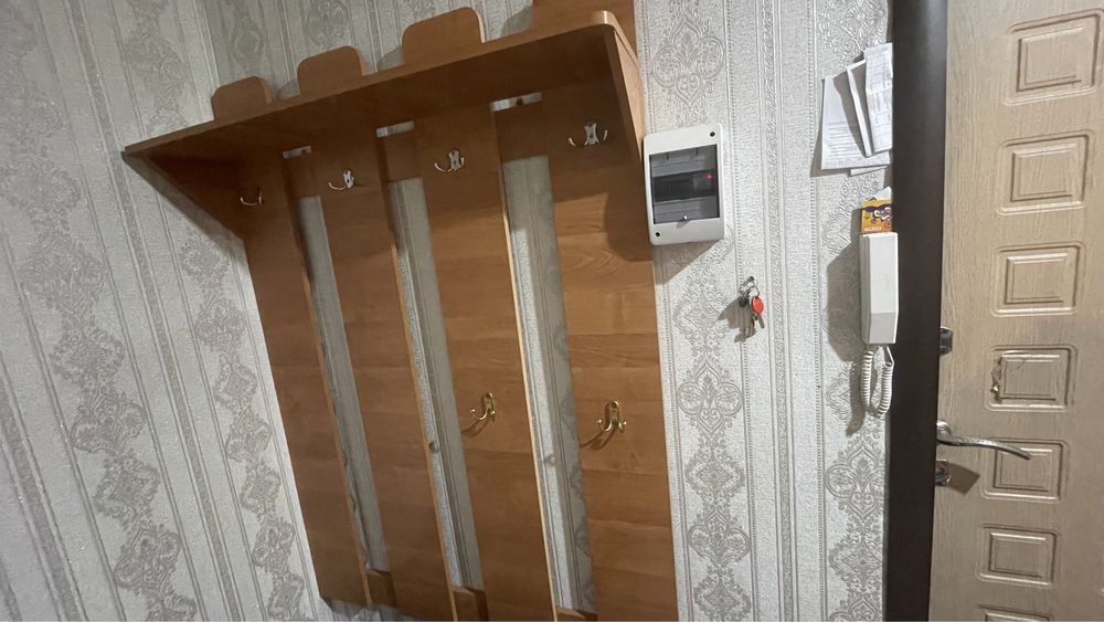 Продам вешалку для верхней одежды