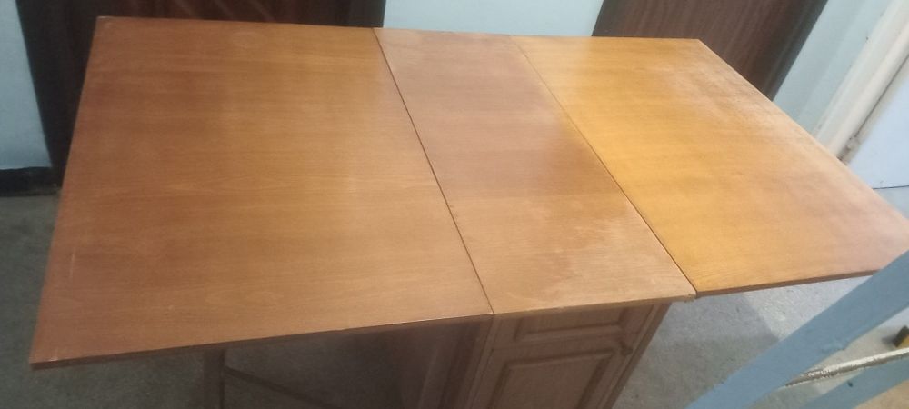 Masă extensibilă cu 6 scaune pliabile