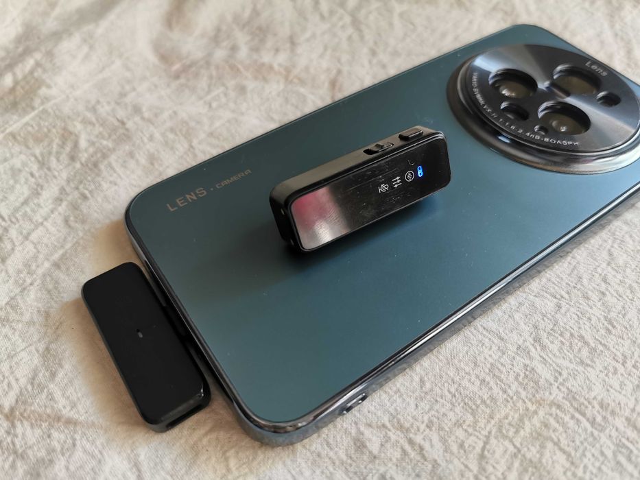 Комплект 2 безжични микрофона със зарядна кутия, за смартфон и др.