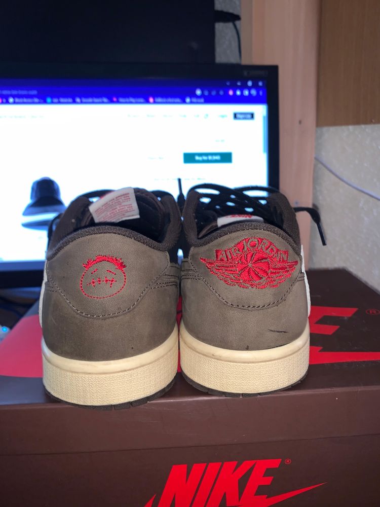 Jordan 1 low Travis scott