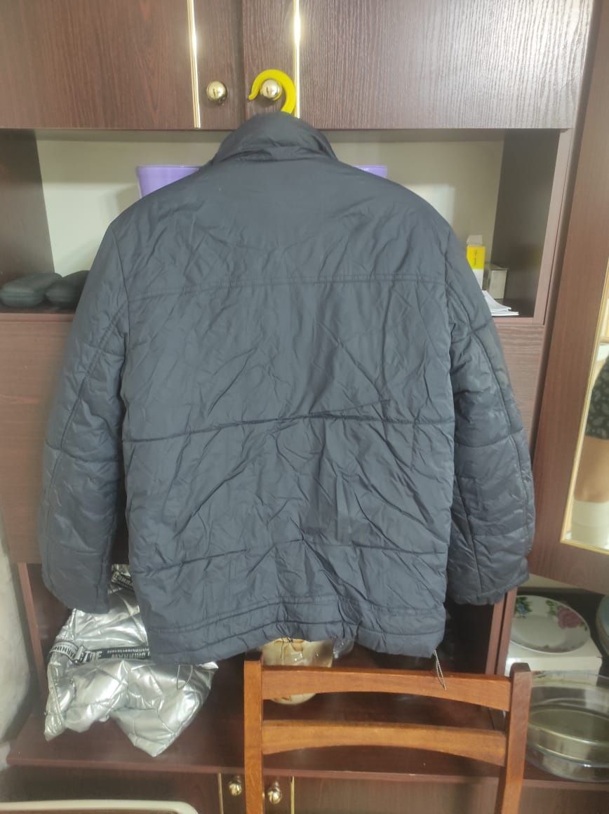 Куртку мужскую теплую продам