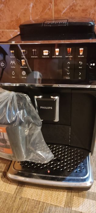 Expresor automat Philips seria 5500 LatteGo ca NOU