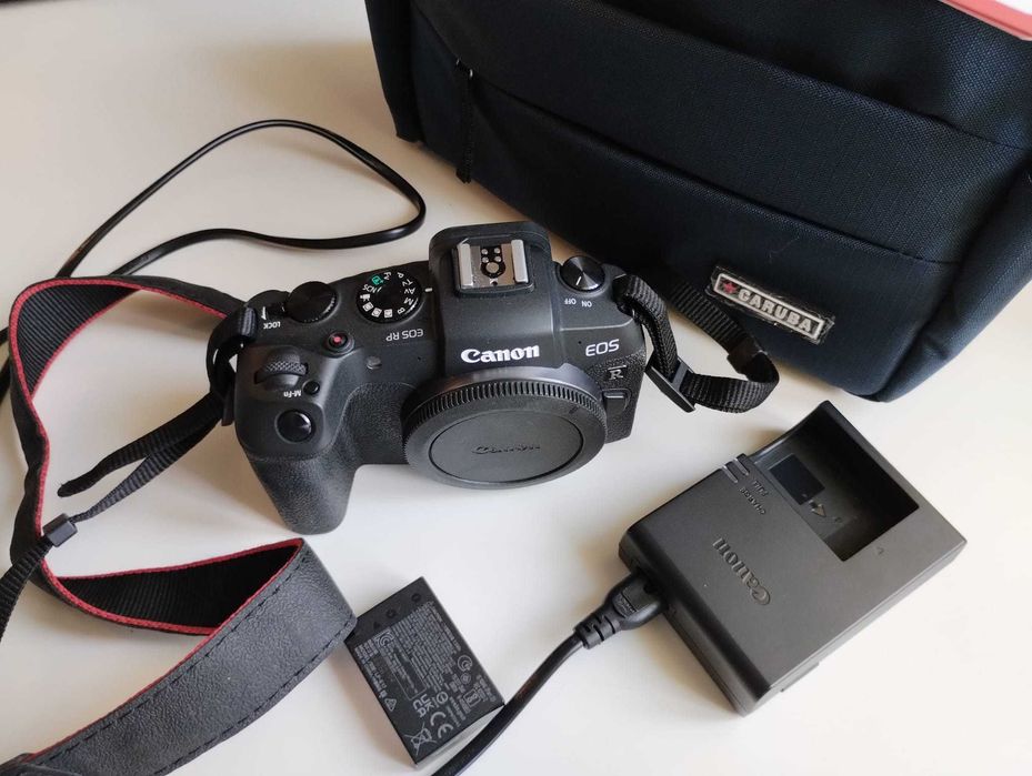 Camera foto Canon EOS RP (body), stare excelenta, cu accesorii