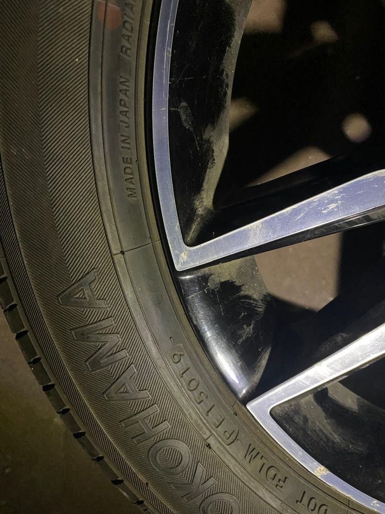 Продаю шины в отличном состояний с  заводским диском