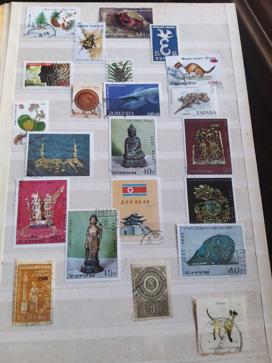 Se vinde clasor cu diferite timbre vedeți pozele
