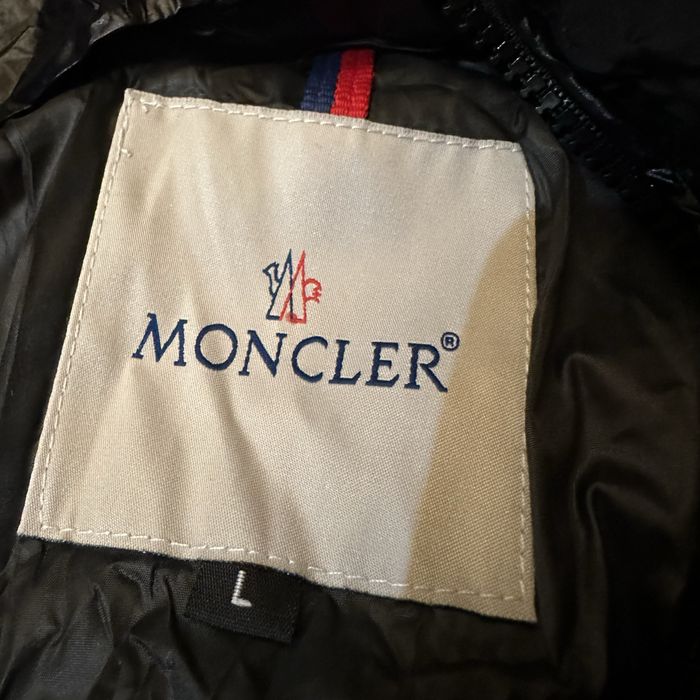 Moncler размер L чисто ново яке