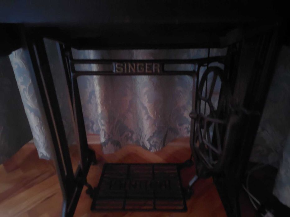Продавам крачна шевна машина Singer, от 40те години на 20 век.