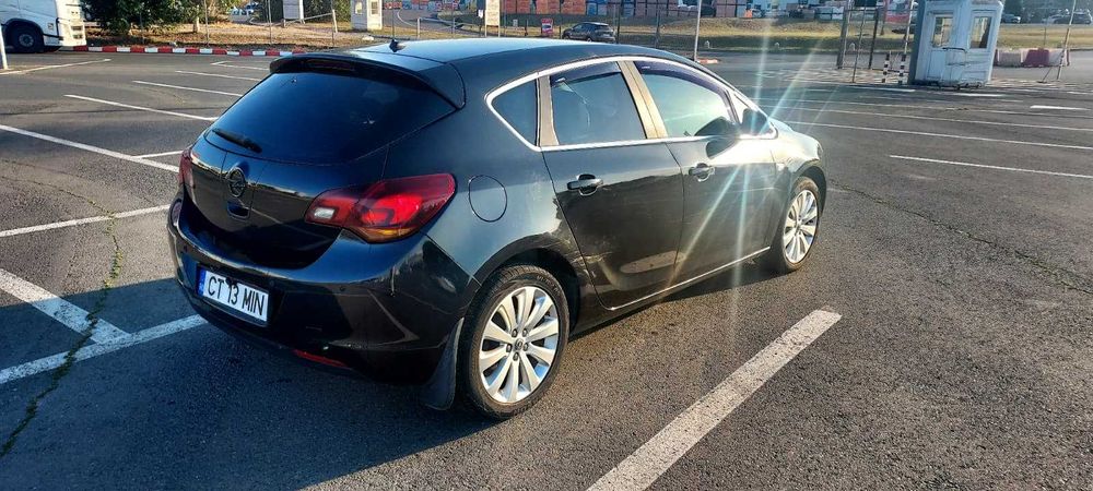 Opel Astra J 2012 1.6 benzina automat - sunt al doilea proprietar