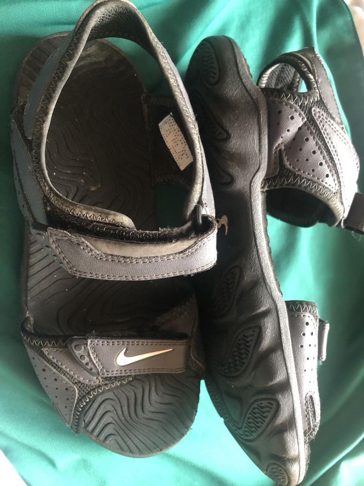Доста запазени сандали на Nike(Найк), номер 37,5