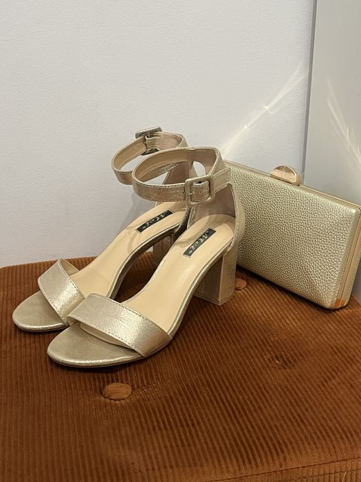 Set de sandale aurii masura 36 + clutch de ocazie