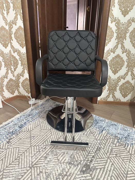 кресло дамский ,помошеица,зеркало с подцветками почти новый