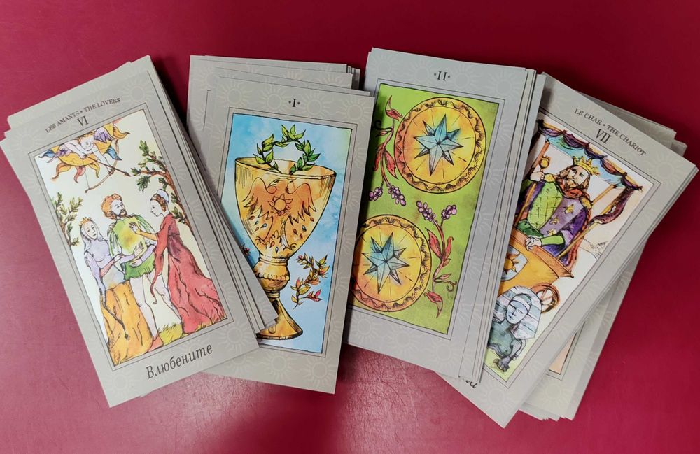 Карти Таро и гадателски карти