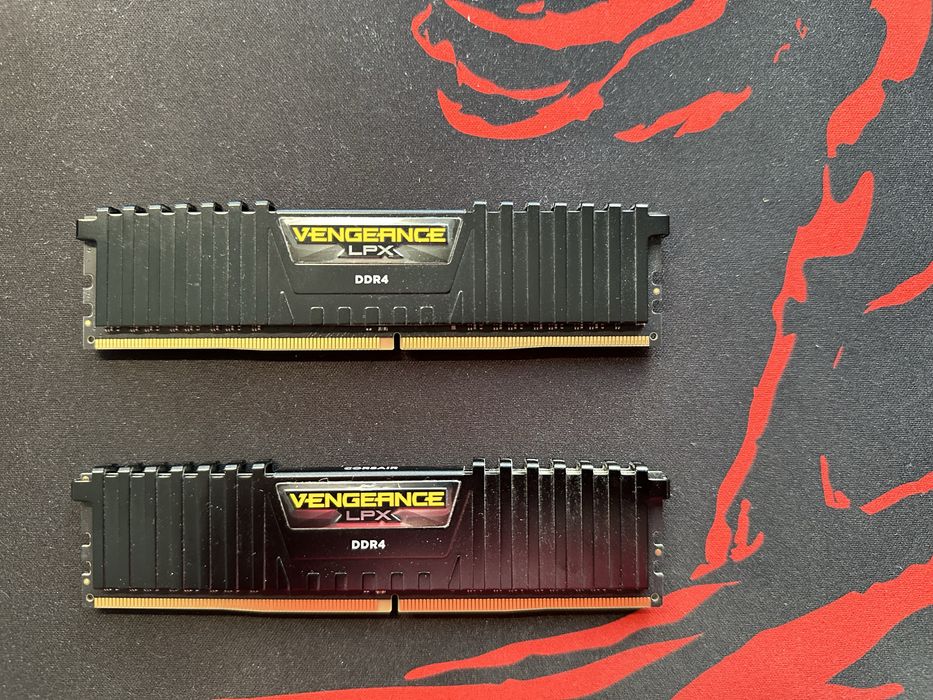Memorii RAM 8GB ( Dual Channel 2x4GB ) DDR4 Corsair Vengeance 3000MHz
