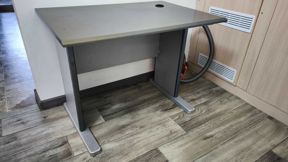 Стол офисный 100х70 серый