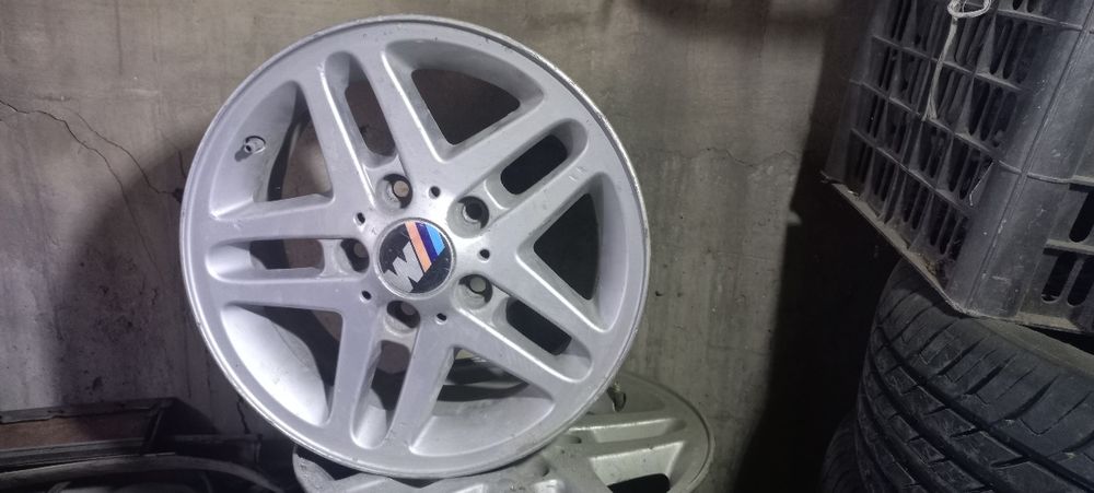 Продам BMV диски(без резины) район Селикатного завода, стояли на BMV