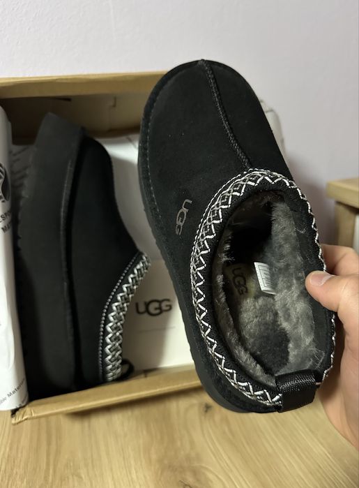 UGG Tazz Black.