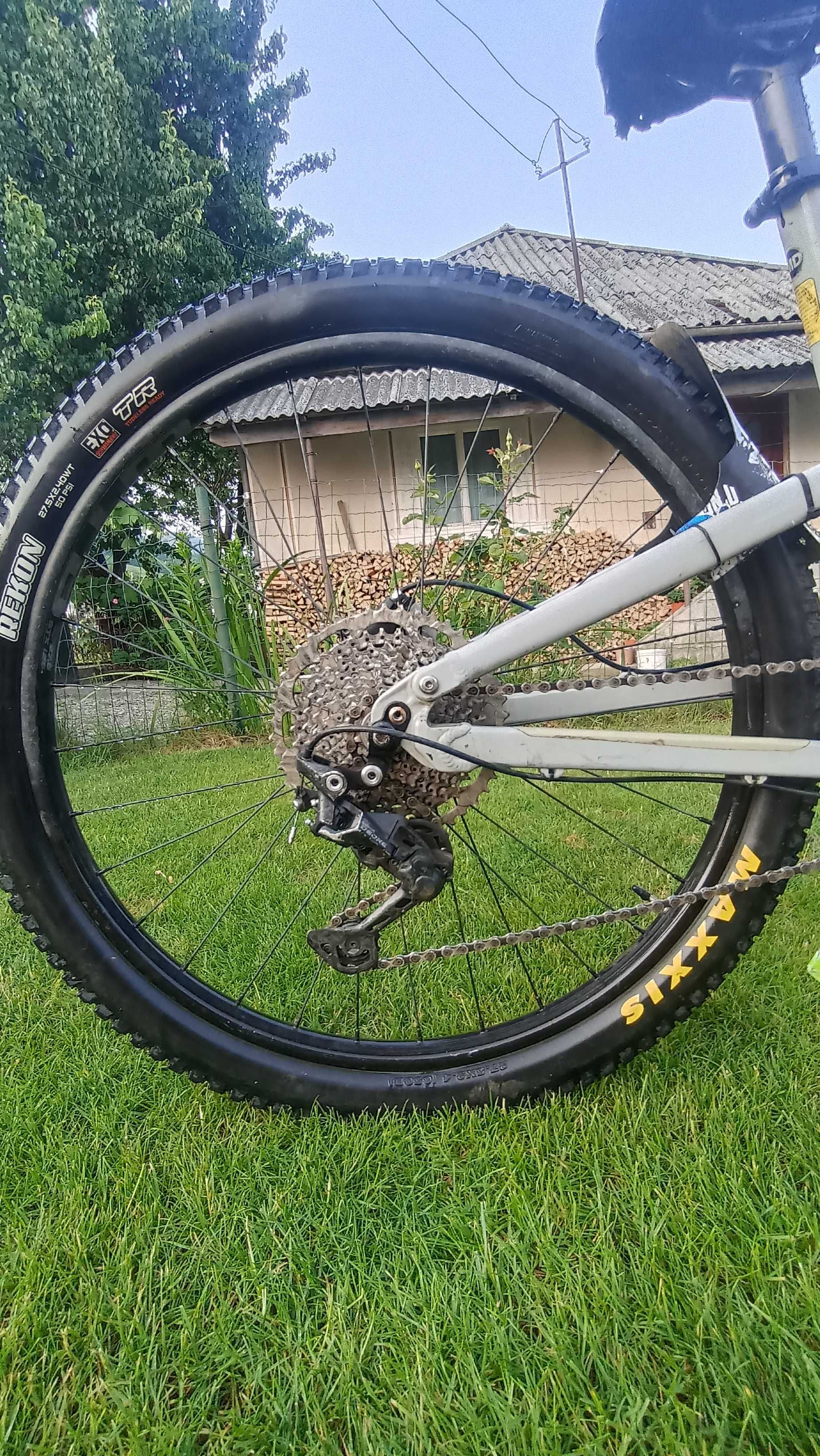 Vând bicicleta jamis DAKAR