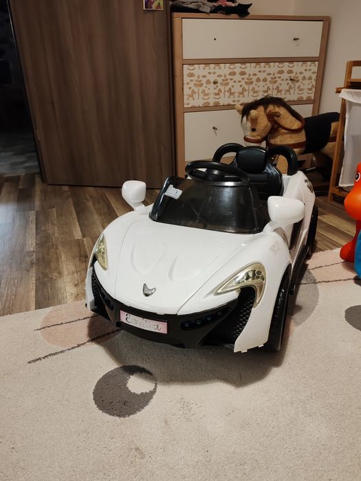 Vând mașinuță electrica