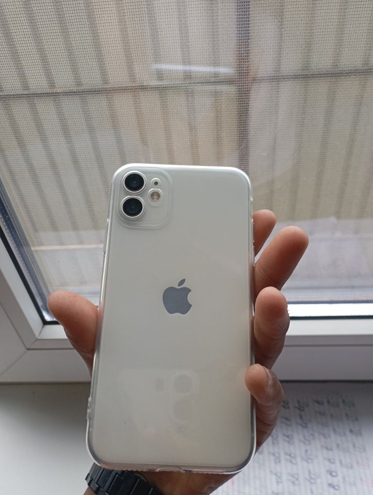 iPhone 11 в хорошем состоянии